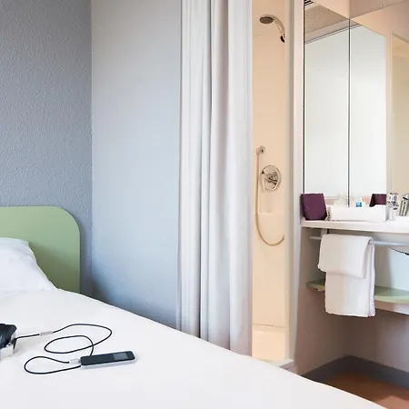 Ibis Budget Rennes Route De Saint Malo Hotel 2*